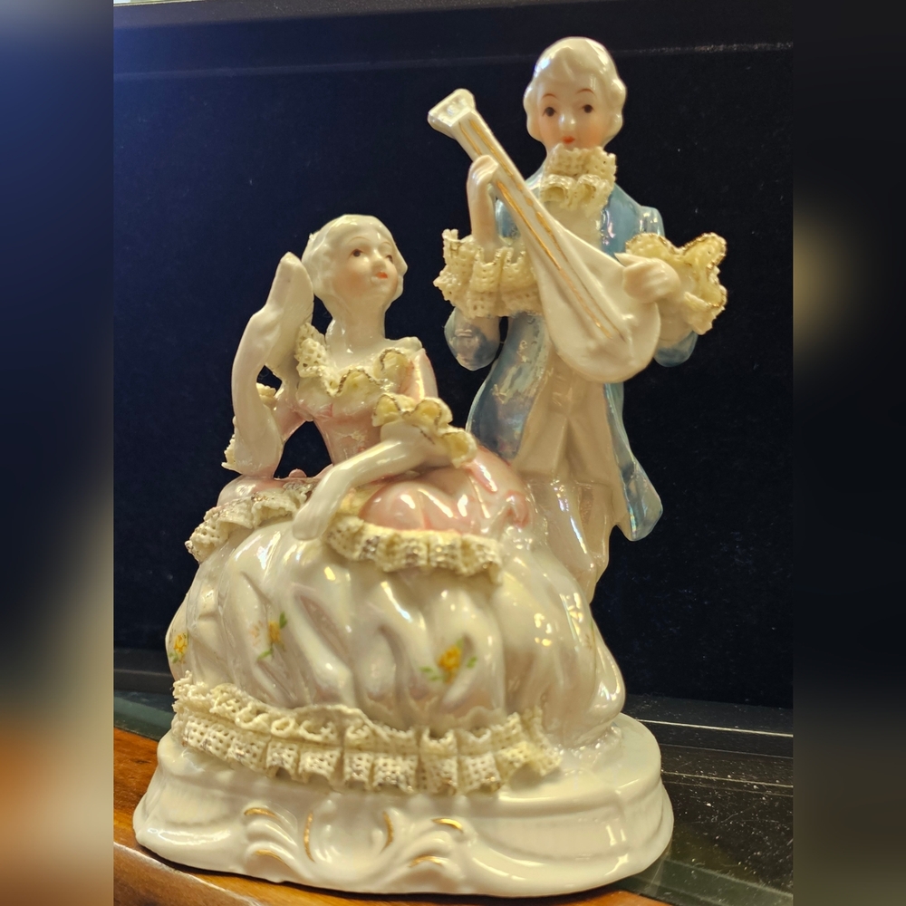 Porcelain French mandolin style 18th